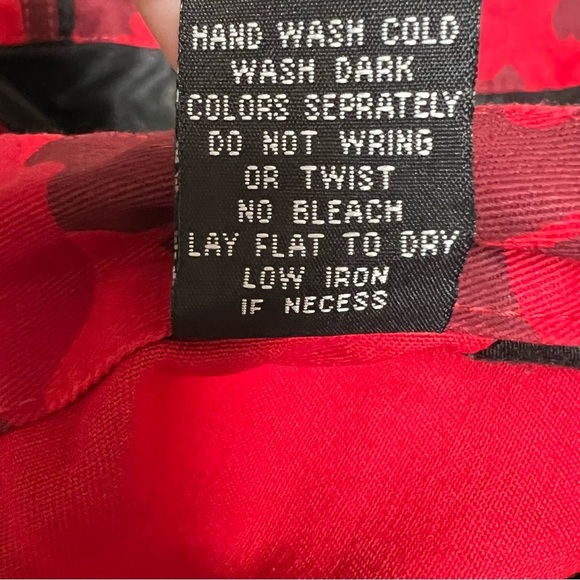 Men’s Red Camo Shorts Size 40 - Picture 4 of 5